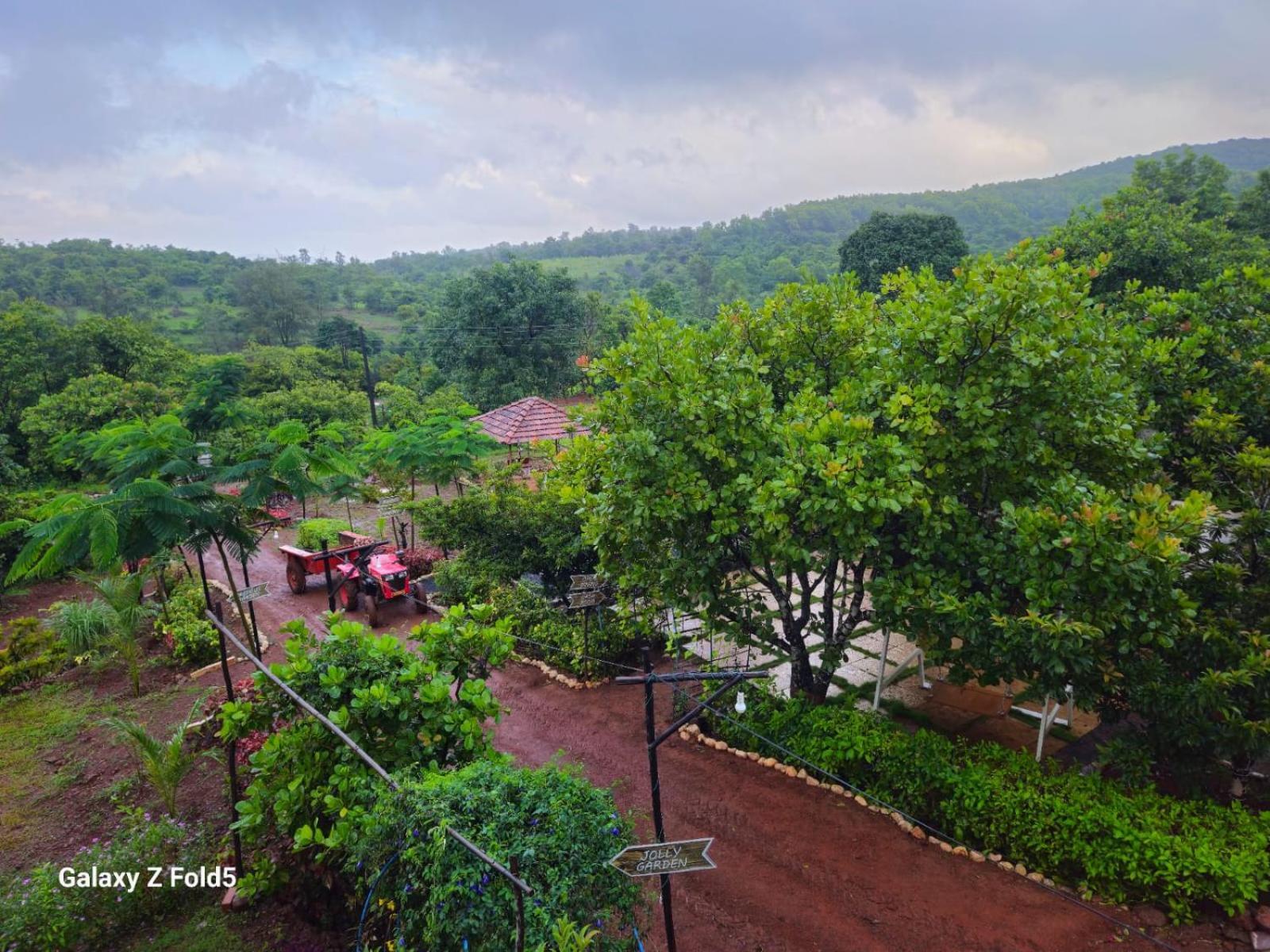Chalobahills Farmstay Resort Ajra Dış mekan fotoğraf